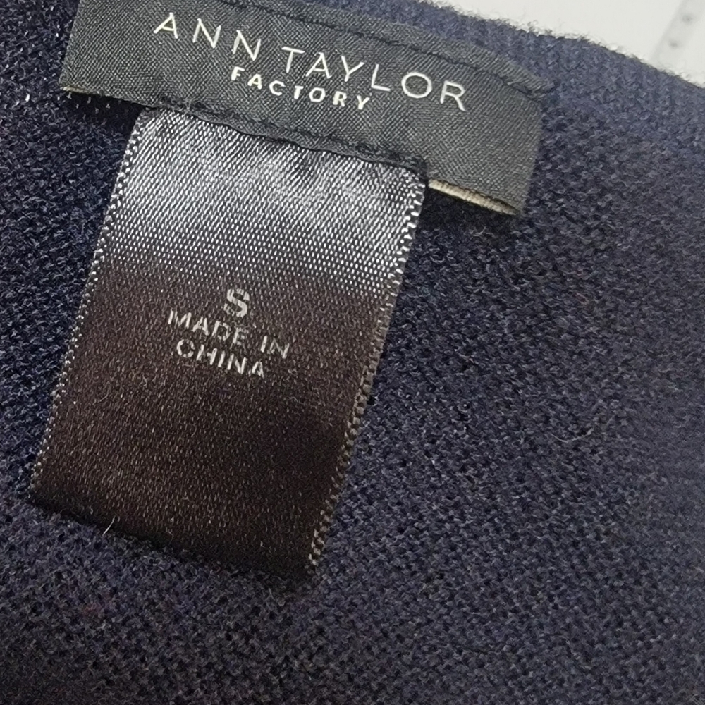 Ann Taylor Factory Women's Navy Crew Neck Sweater Size S - Picture 6 of 7